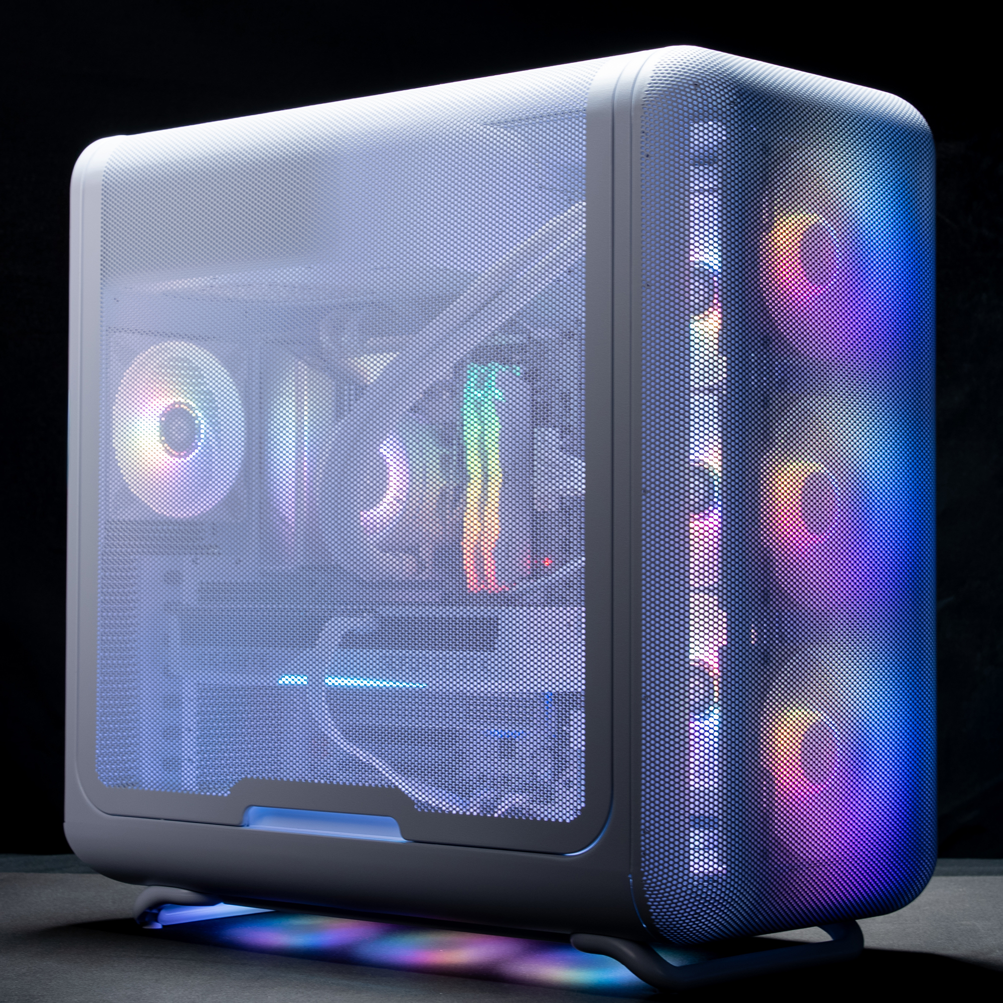 ARMOURY AMD Ryzen 7 9800X3D GeForce RTX 5070 Ti 32GB RAM 2TB SSD W11P