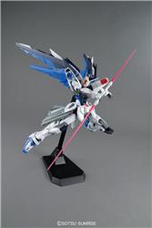 BANDAI Hobby MG 1/100 Freedom Gundam (Ver 2.0) 'Gundam SEED' Model kit