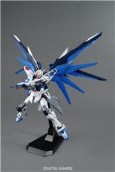 BANDAI Hobby MG 1/100 Freedom Gundam (Ver 2.0) 'Gundam SEED' Model kit