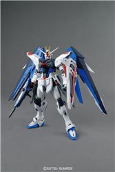 BANDAI Hobby MG 1/100 Freedom Gundam (Ver 2.0) 'Gundam SEED' Model kit