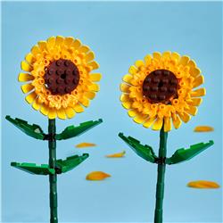 LEGO Sunflowers Building Toy Set 40524