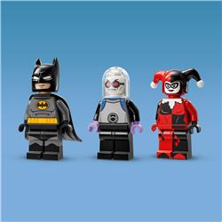 LEGO DC Batman: Batman with the Batmobile vs. Harley Quinn 76274