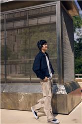 Écouteurs sans fil à réduction de bruit SENNHEISER Momentum 4 ANC sur l'oreille