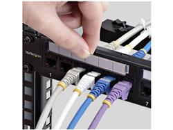 STARTECH 24 ports 1U avec barre de gestion des câbles Panneau de brass