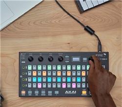 ontrôleur matériel AKAI Professional FIRE pour FL Studio