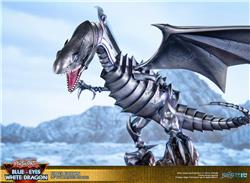 First4Figures YuGiOh: Blue Eyes White Dragon (Silver Edition)