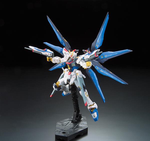 BANDAI RG #14 1/144 Strike Freedom Gundam 'Gundam SEED Destiny' Model kit