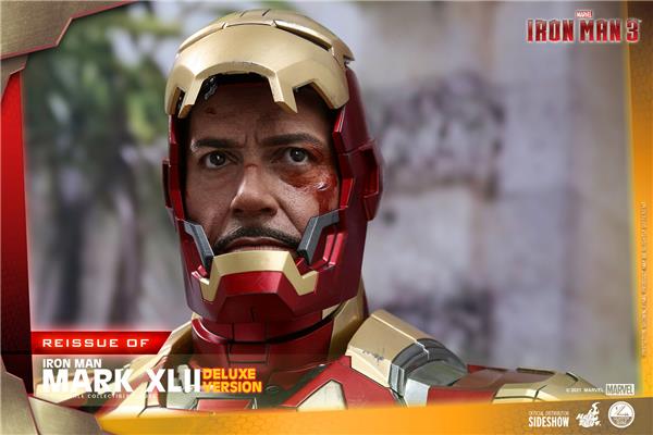 Hot Toys Iron Man 3 Mark XLII (Deluxe Version) 1/4 Quarter Scale Collectible Figure