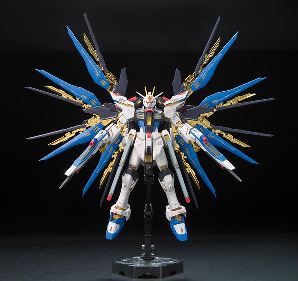 BANDAI RG #14 1/144 Strike Freedom Gundam 'Gundam SEED Destiny